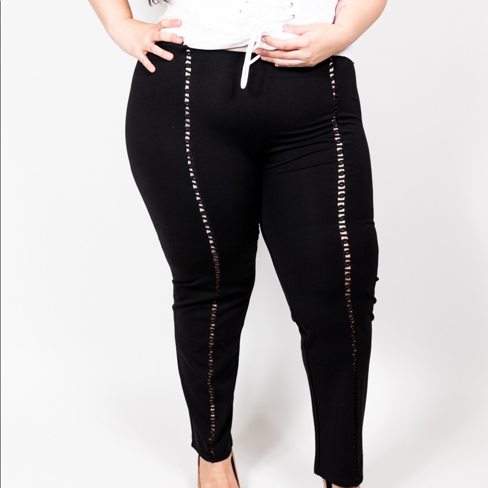 Plus Size Cutout Detail Ponte Fabric Leggings